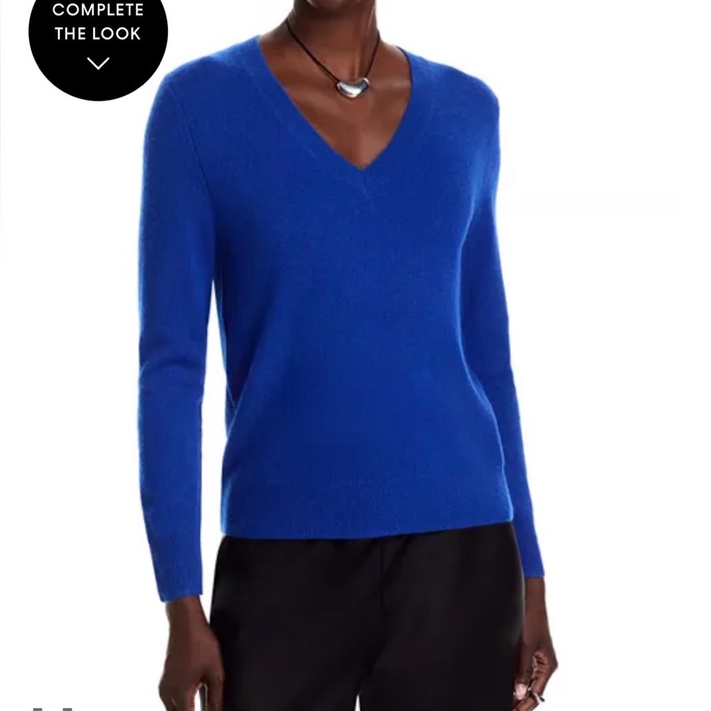 AQUA Cashmere 100%
Cashmere V-Neck Sweater Blue
Size L